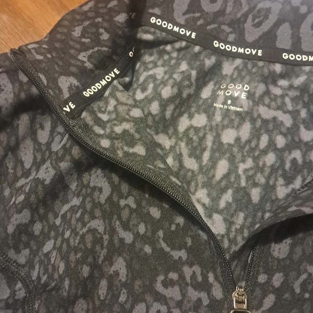 M&S GOODMOVE TOP.   SIZE 8 - Picture 10 of 15